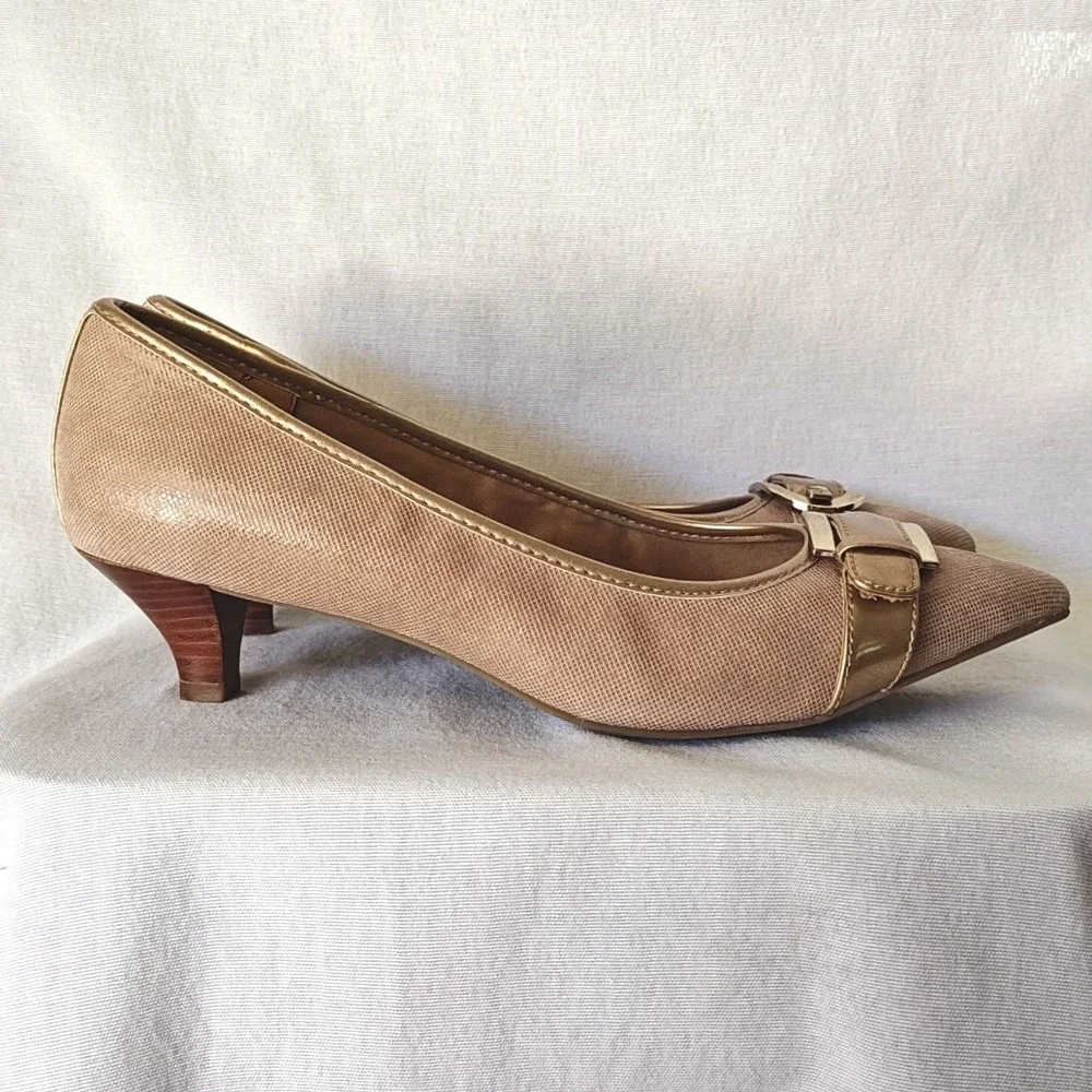 Anne Klein Muriele Pumps Rose Gold Metallic Neutral Tan Buckle Kitten Heel 9